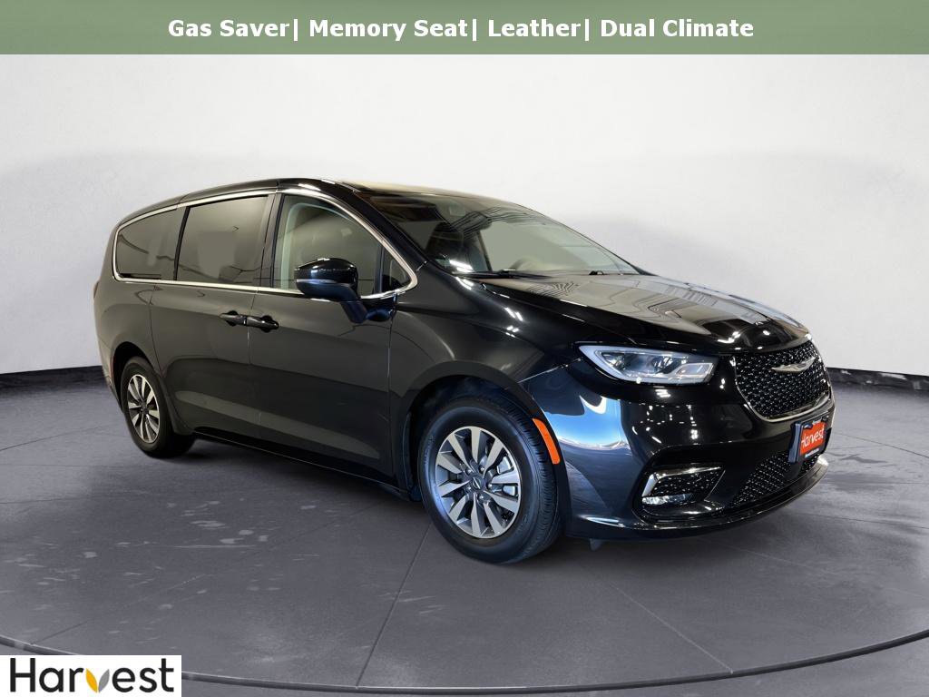 Used 2023 Chrysler Pacifica Touring-L FWD image 1