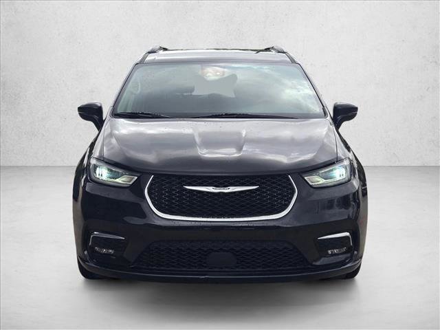 Used 2022 Chrysler Pacifica Touring-L image 2