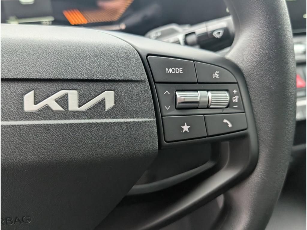 New 2025 Kia K4 LXS image 18