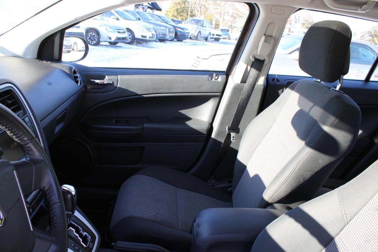 Used 2011 Dodge Caliber Heat w/ Premium Sound Group image 14