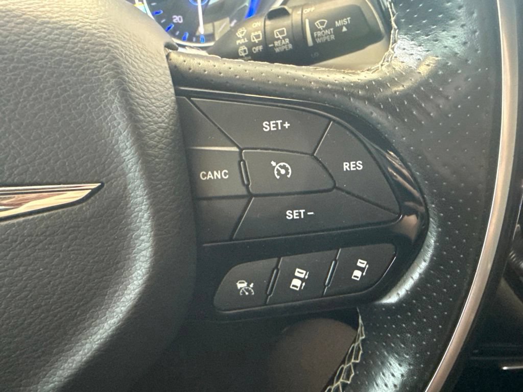 Used 2019 Chrysler Pacifica Limited w/ Advanced Safetytec Group FWD image 23