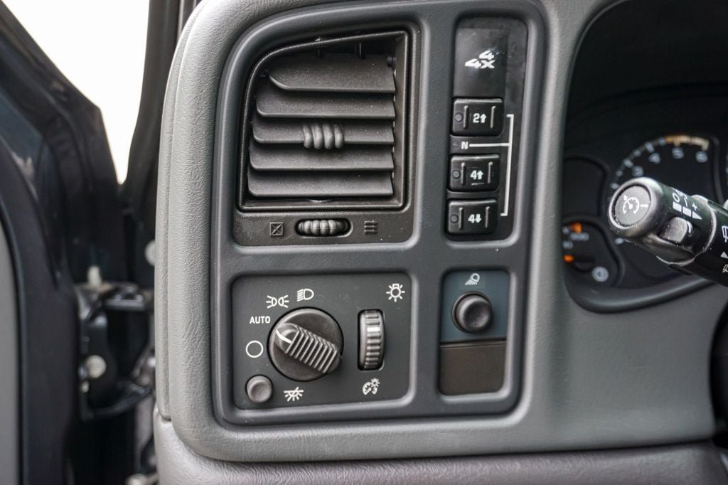 Used 2004 Chevrolet Silverado 2500 LS AWD/4WD image 17