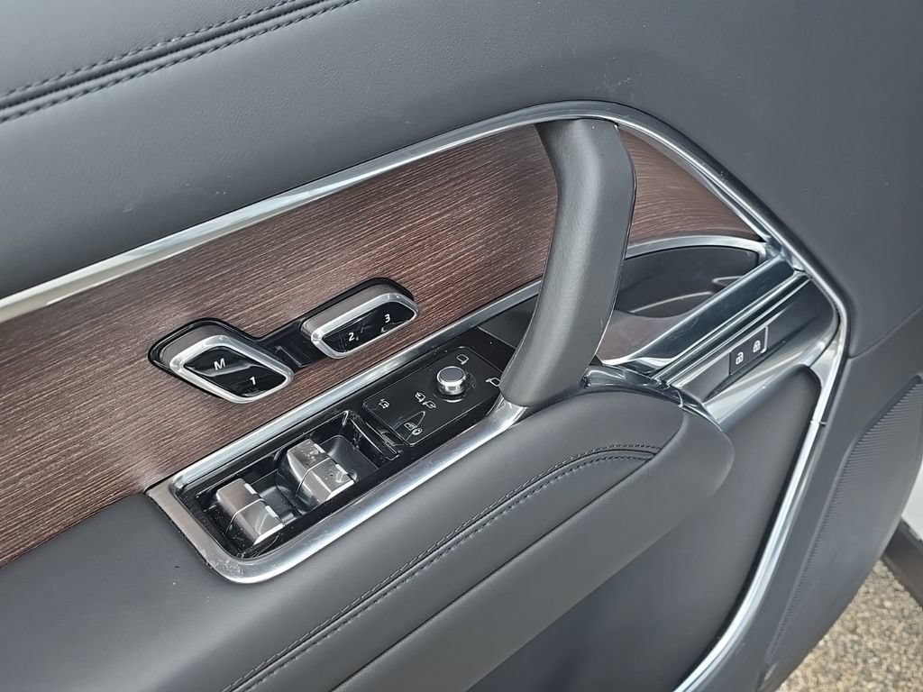 New 2025 Land Rover Range Rover SE AWD/4WD image 10
