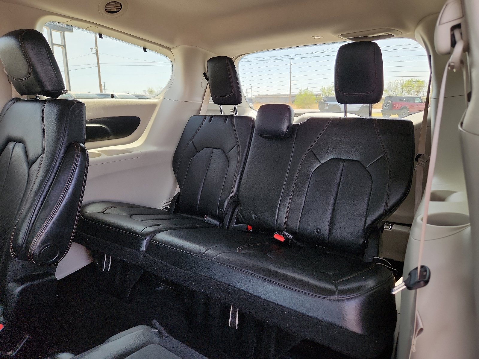 Used 2018 Chrysler Pacifica Touring-L FWD image 9