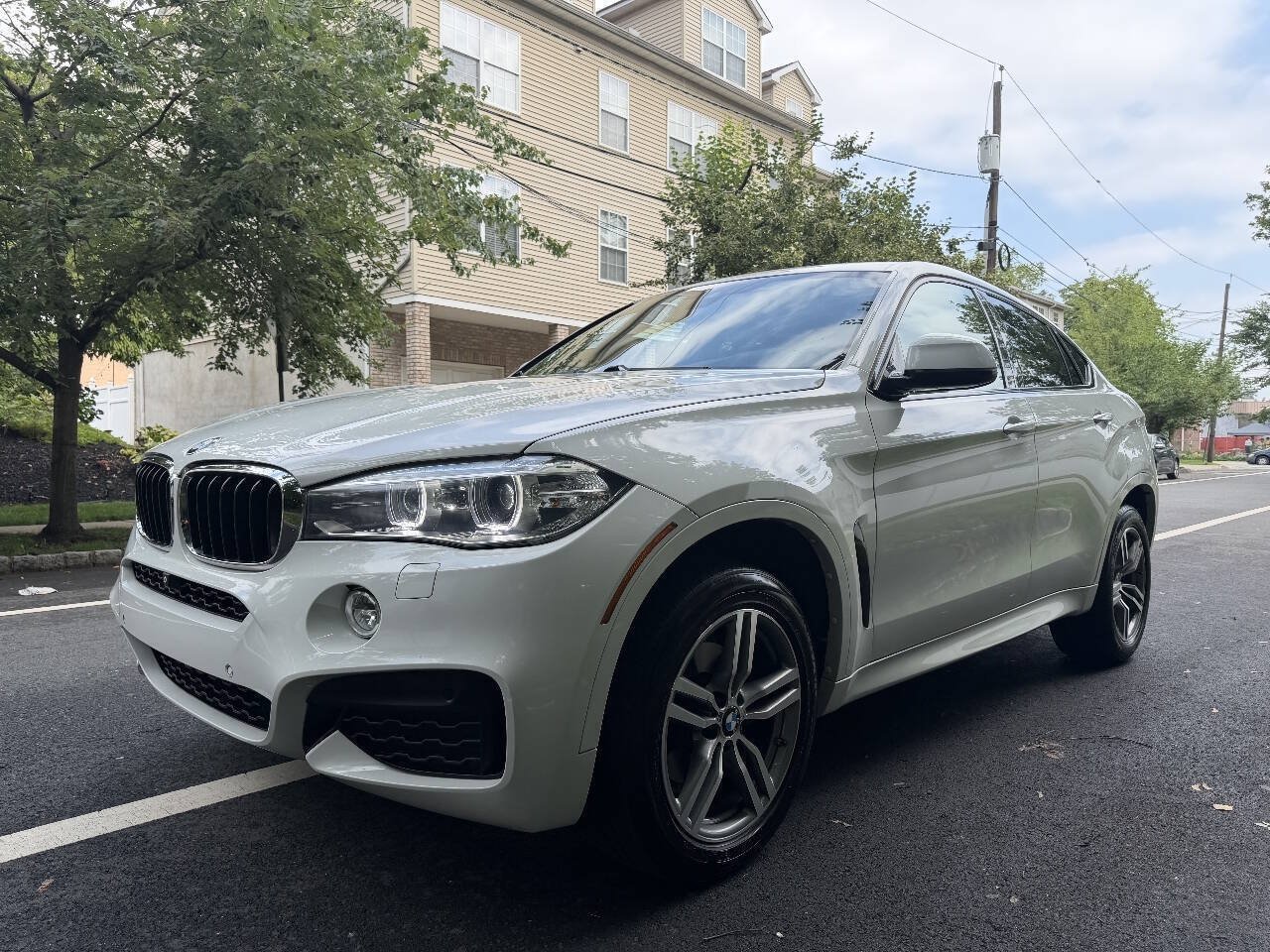 Used 2015 BMW X6 xDrive35i w/ M Sport AWD/4WD image 2