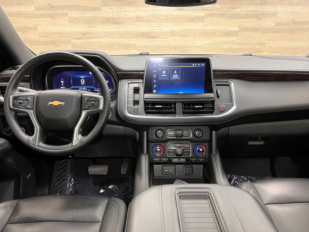 Used 2023 Chevrolet Suburban Z71 w/ Luxury Package AWD/4WD image 2