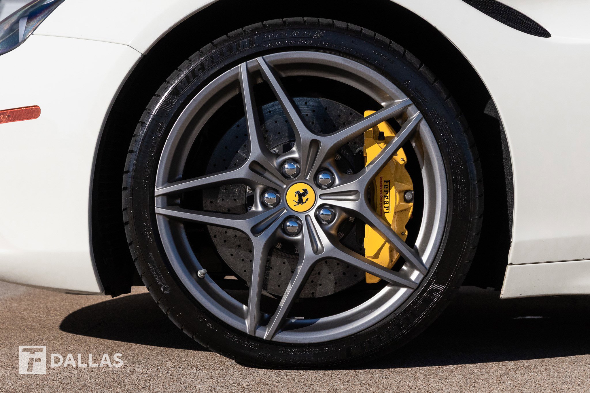 Used 2015 Ferrari California T image 8