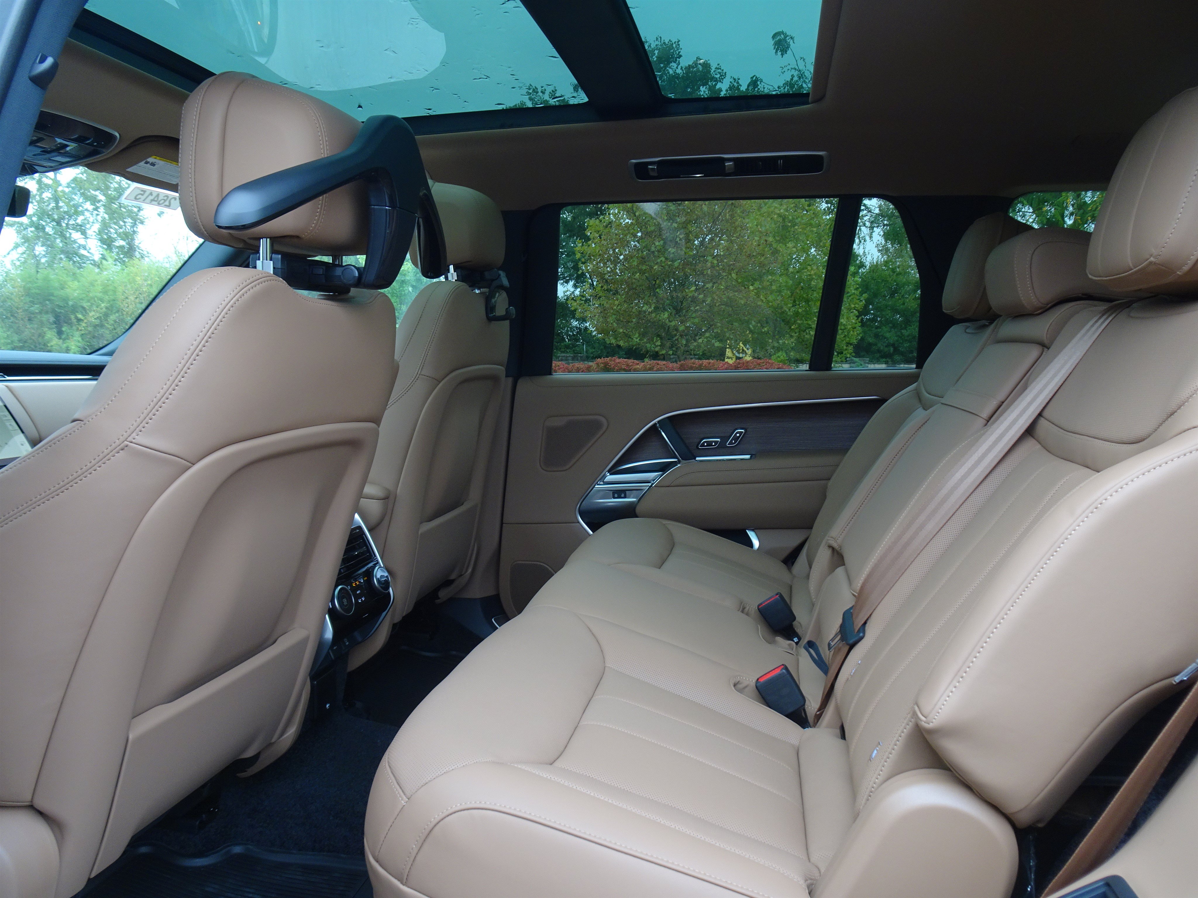 New 2026 Land Rover Range Rover Long Wheelbase SE AWD/4WD image 18