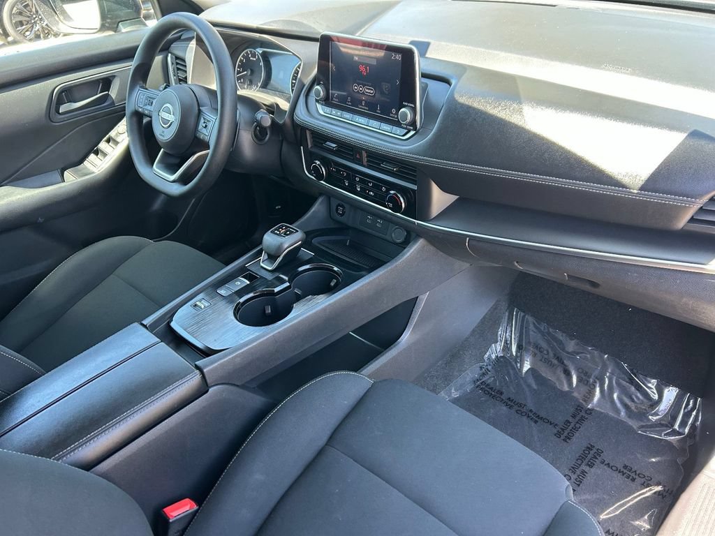 Used 2024 Nissan Rogue S FWD image 10