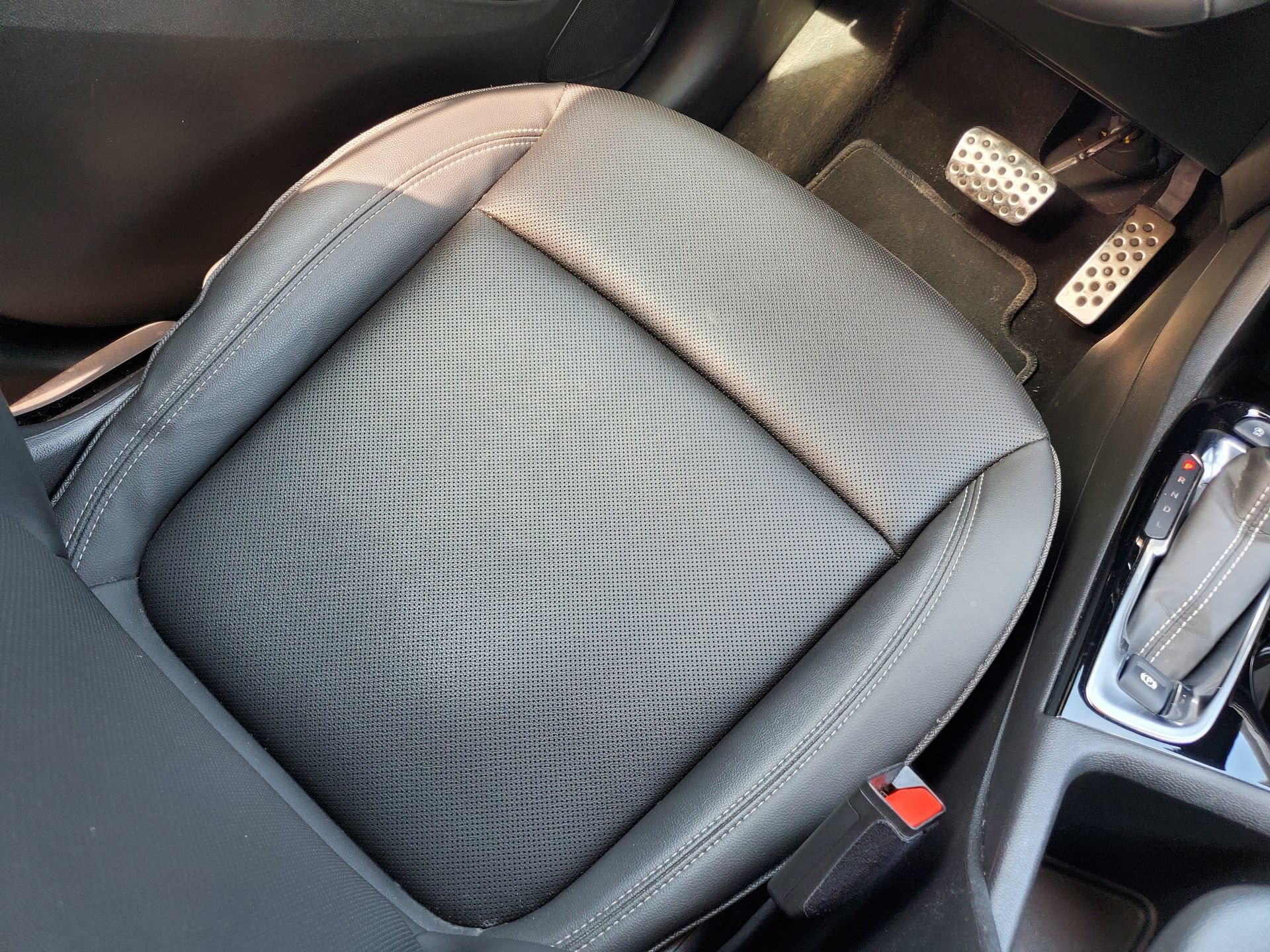 Used 2024 Buick Encore GX Sport Touring AWD/4WD image 14