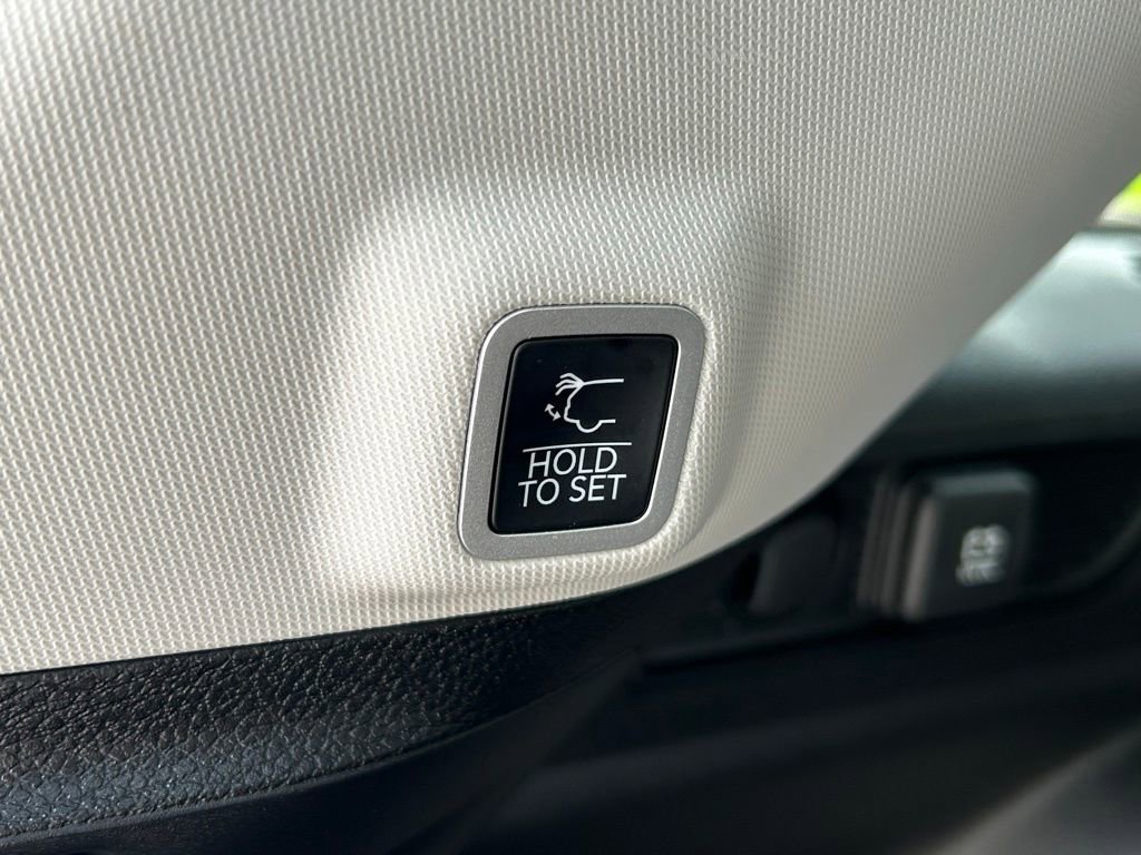 Used 2024 Jeep Grand Cherokee Limited w/ Black Appearance Package image 48