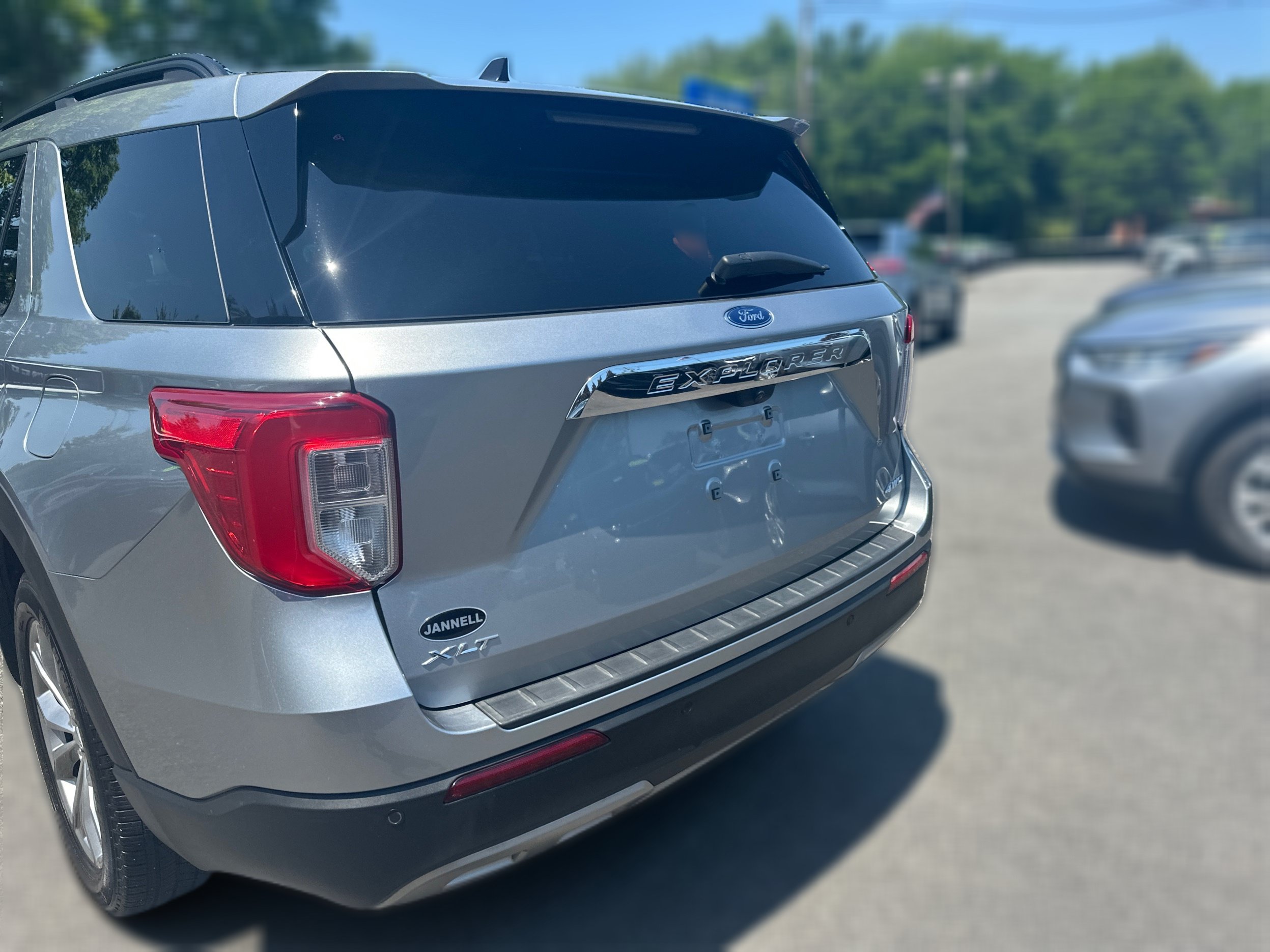 Used 2023 Ford Explorer XLT w/ Equipment Group 202A AWD/4WD image 23