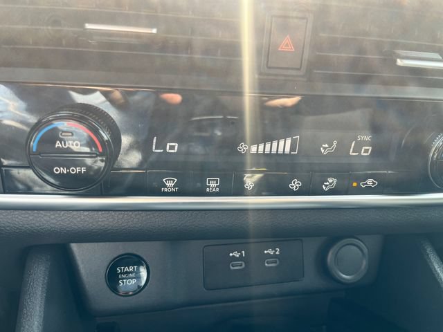 Used 2025 Nissan Rogue SV AWD/4WD image 17