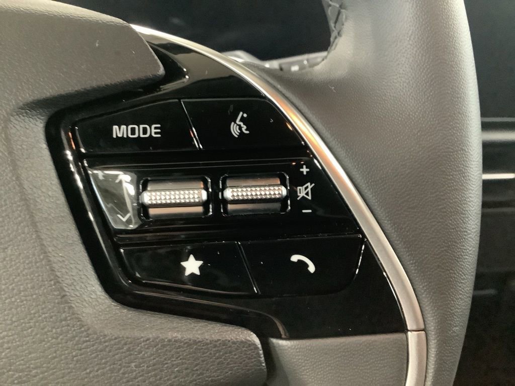 Used 2025 Kia Niro EX image 13