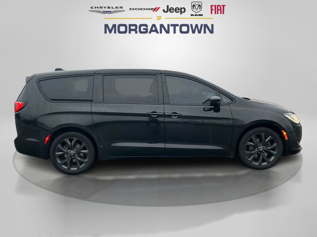 Used 2020 Chrysler Pacifica Touring w/ S Appearance Package image 4