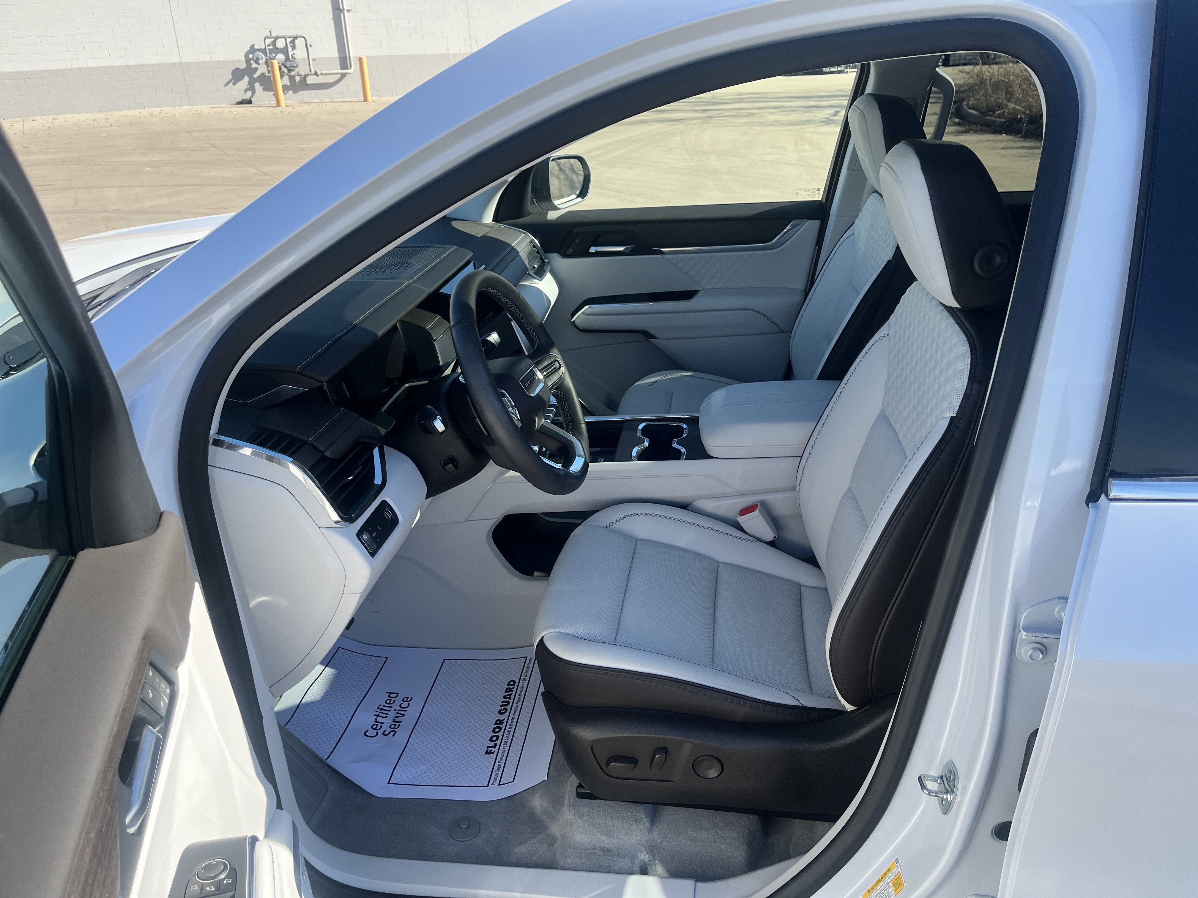 Used 2025 GMC Acadia Denali image 9