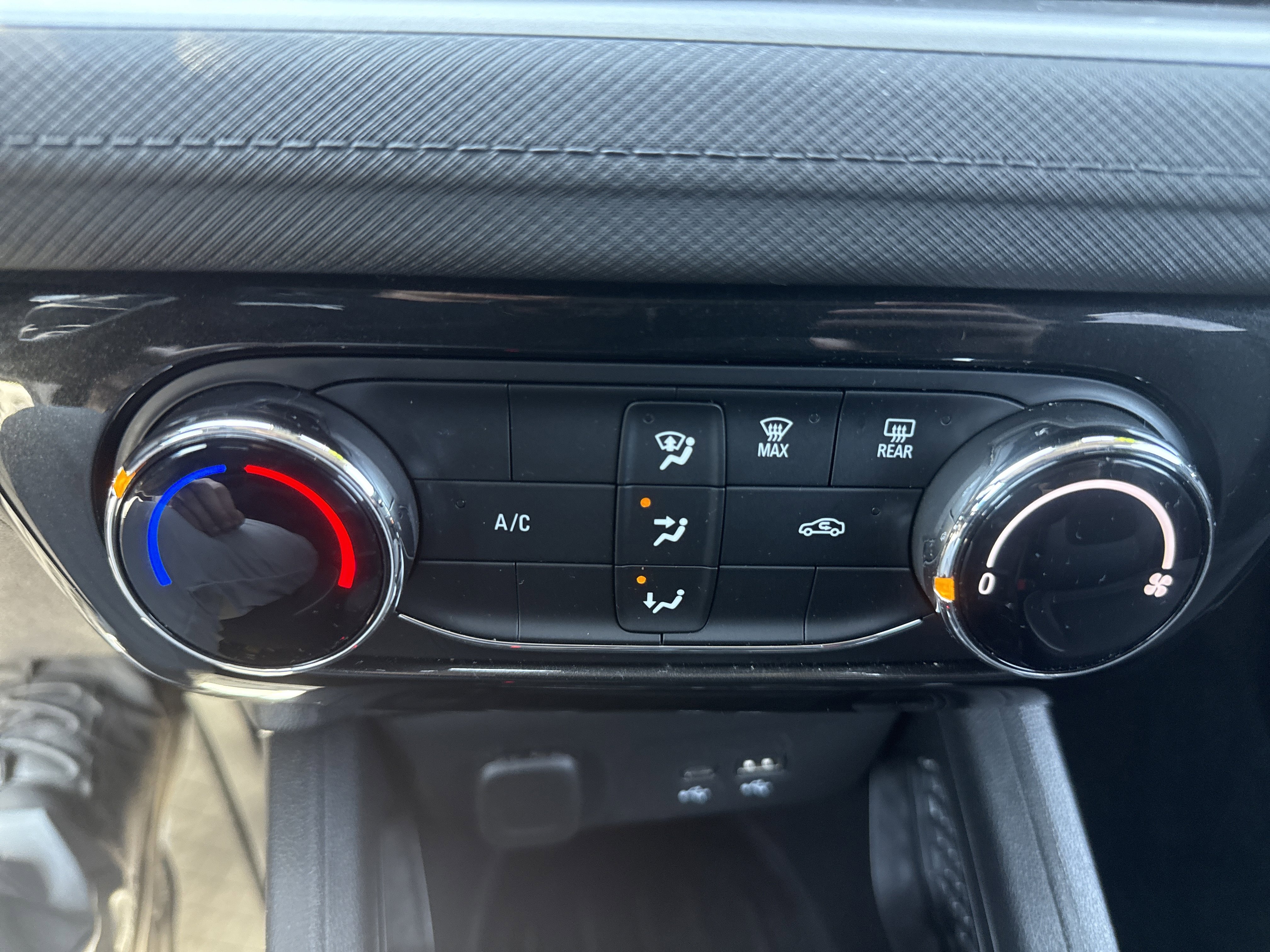 Used 2025 Chevrolet TrailBlazer LT AWD/4WD image 26