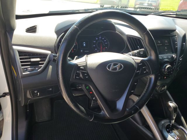 Used 2016 Hyundai Veloster Turbo image 11