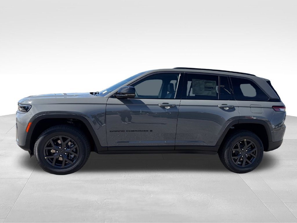 New 2027 Jeep Grand Cherokee Altitude RWD image 2