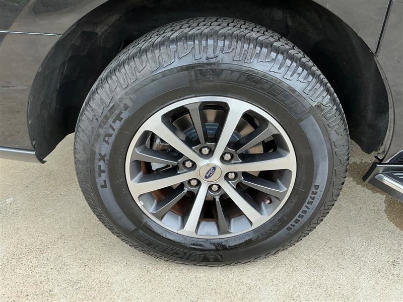 Used 2018 Ford Expedition Max XLT w/ Equipment Group 202A AWD/4WD image 21