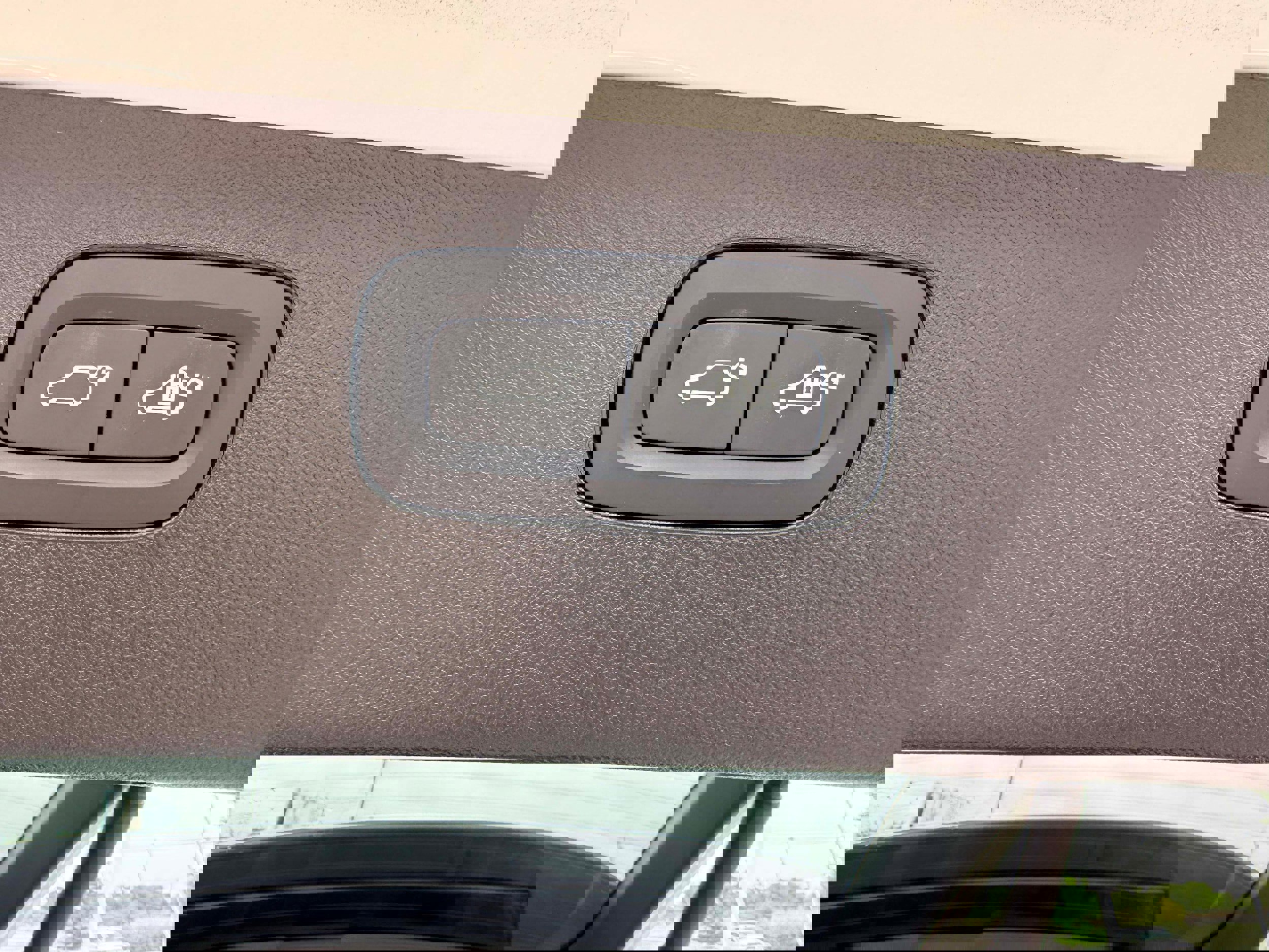 Certified 2025 Volvo XC90 B5 Plus image 26