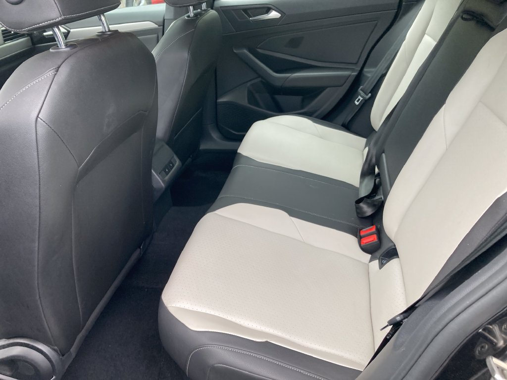 Used 2019 Volkswagen Jetta R-Line w/ R-Line Cold Weather Package FWD image 32