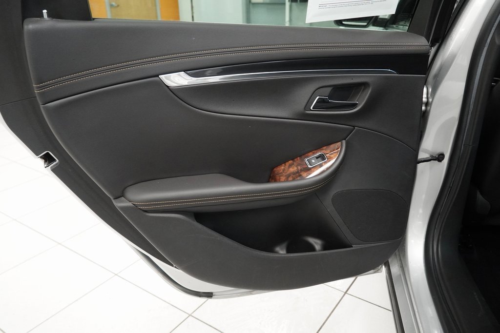 Used 2015 Chevrolet Impala LT w/ Convenience Package image 24