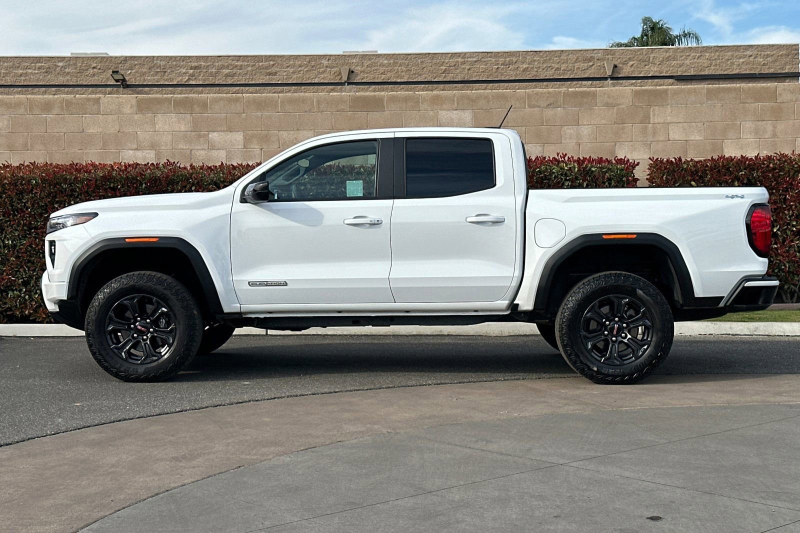 Certified 2025 GMC Canyon Elevation image 7