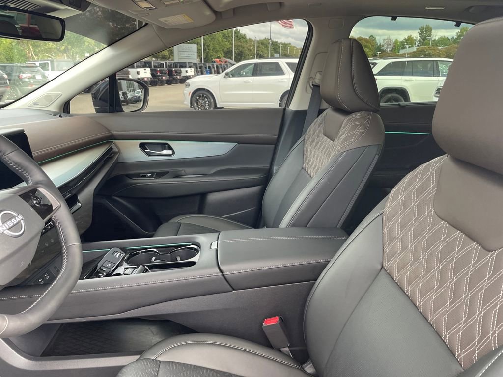 Used 2025 Nissan Murano Platinum w/ Cargo Package image 2