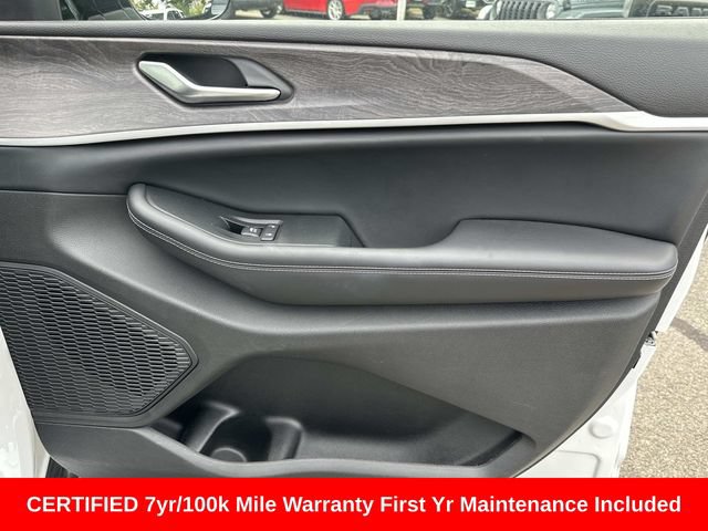 Used 2023 Jeep Grand Cherokee Limited AWD/4WD image 9