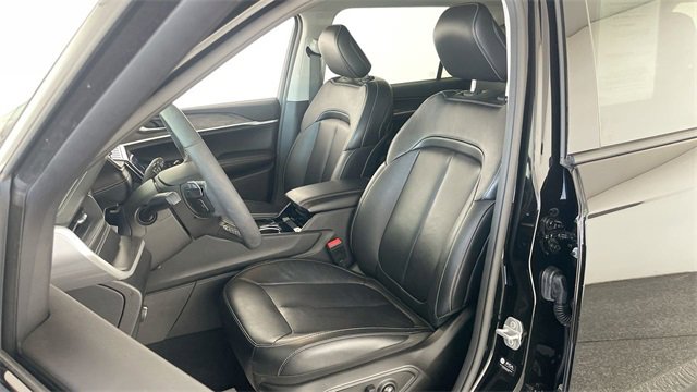 Used 2023 Jeep Grand Cherokee L Limited w/ Black Appearance Package image 34