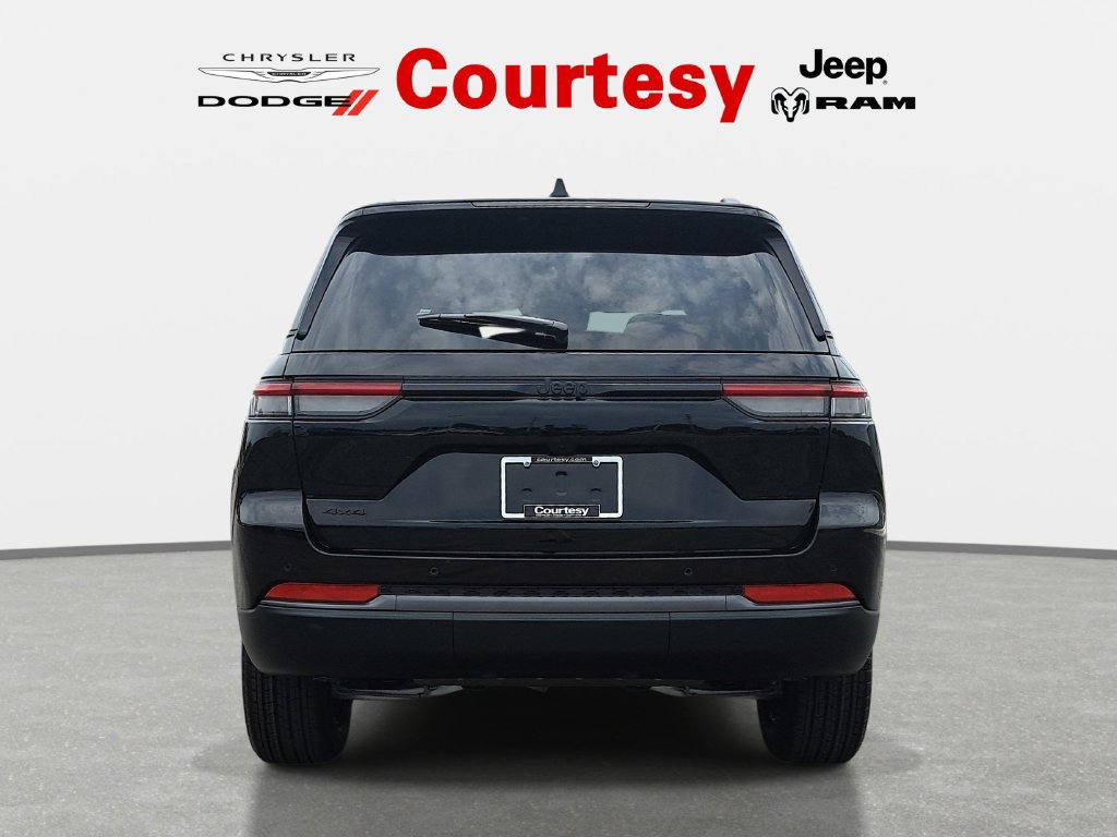 New 2026 Jeep Grand Cherokee Altitude AWD/4WD image 4