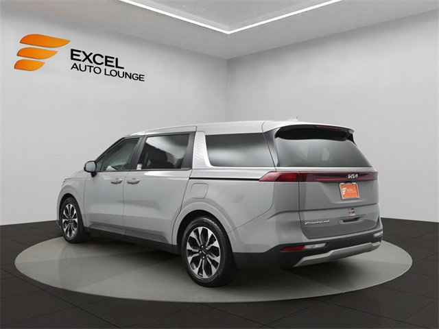 Used 2022 Kia Carnival EX image 3
