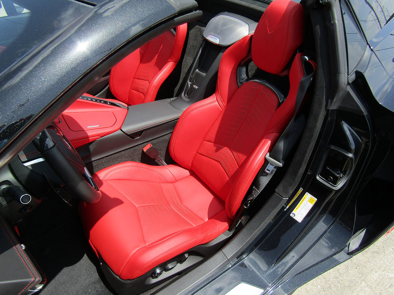 Used 2024 Chevrolet Corvette Z06 w/ Z07 Performance Package RWD image 9
