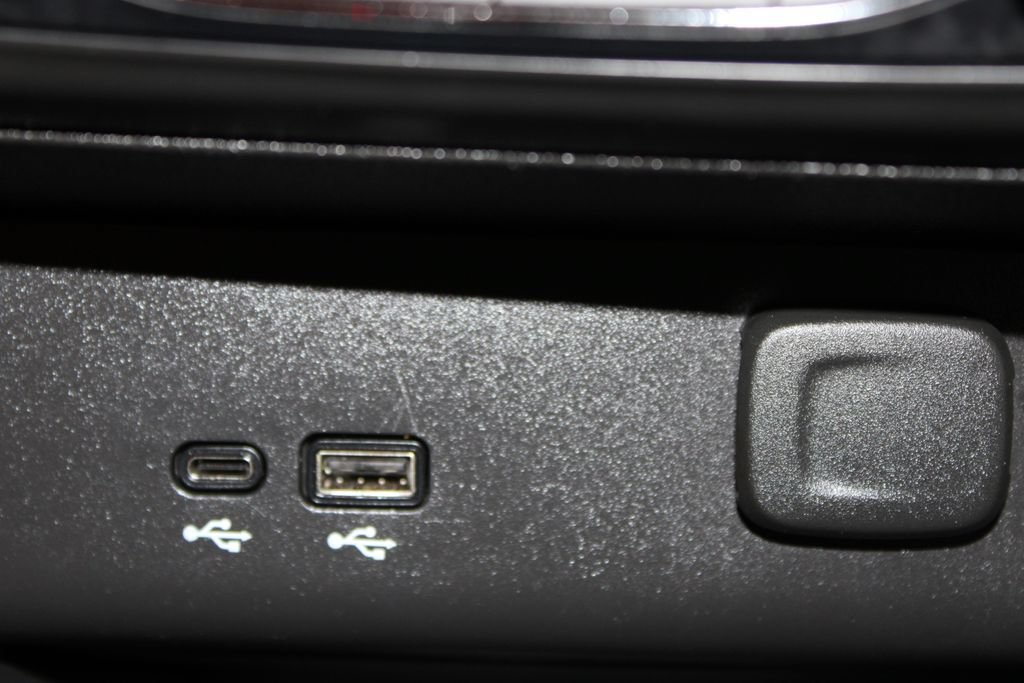 Used 2025 Buick Encore GX Preferred AWD/4WD image 45