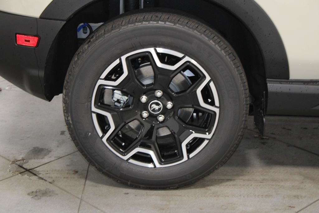 New 2025 Ford Bronco Sport Outer Banks w/ Outer Banks Tech Package+ AWD/4WD image 13