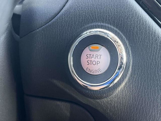 Used 2018 Nissan Pathfinder SV image 31