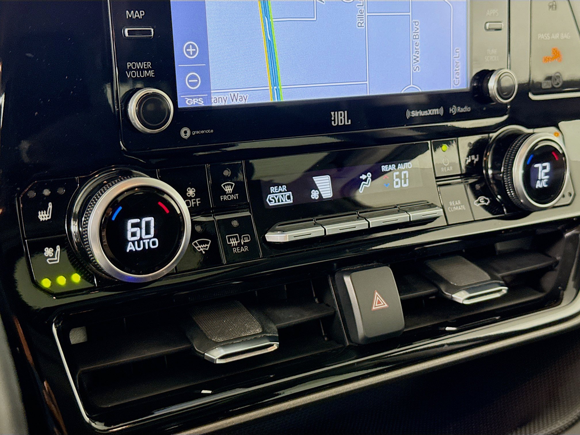Used 2021 Toyota Highlander Limited FWD image 19
