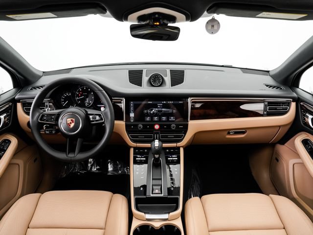 Certified 2026 Porsche Macan AWD/4WD image 22