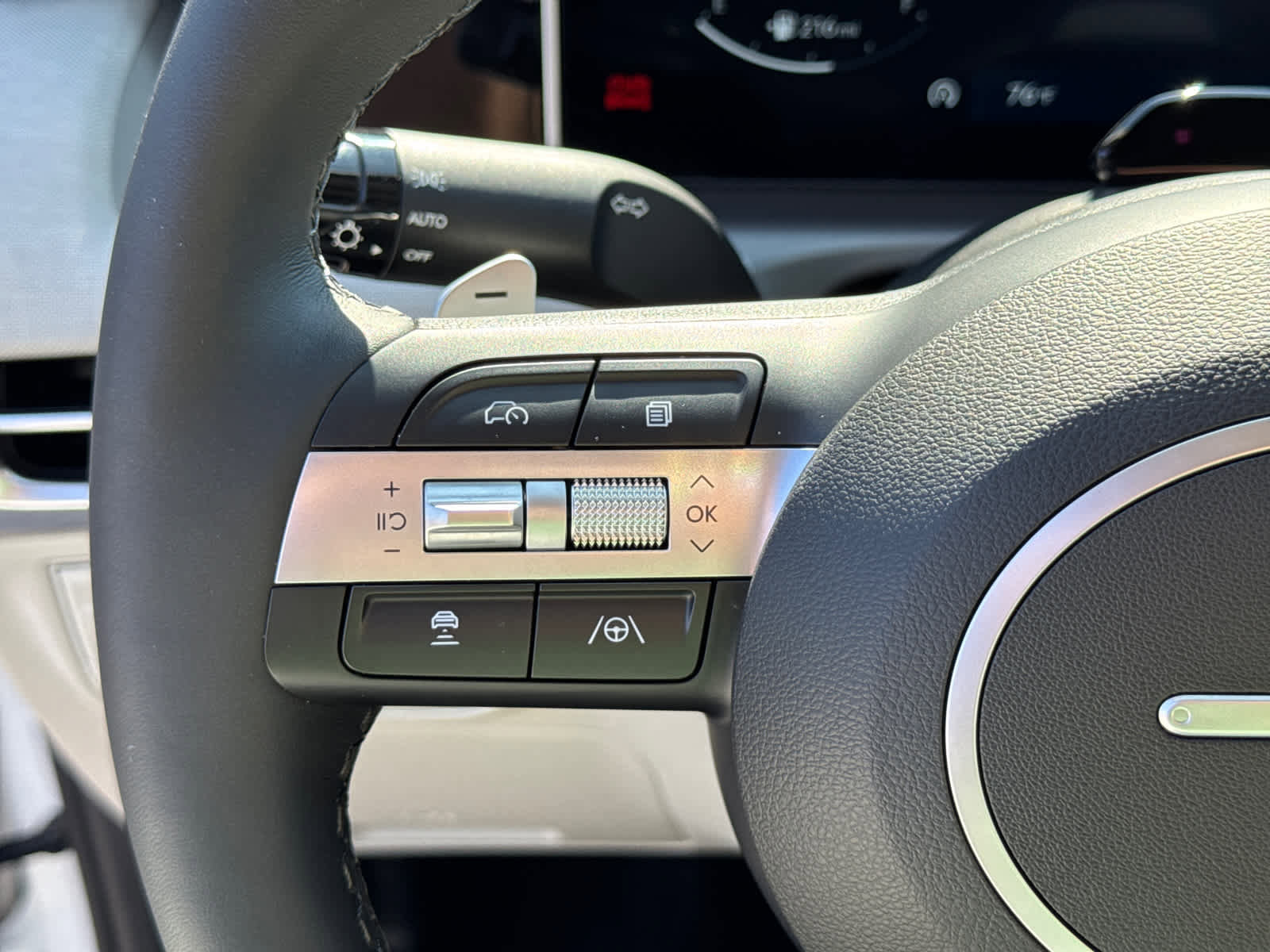 New 2025 Hyundai Tucson Limited image 16