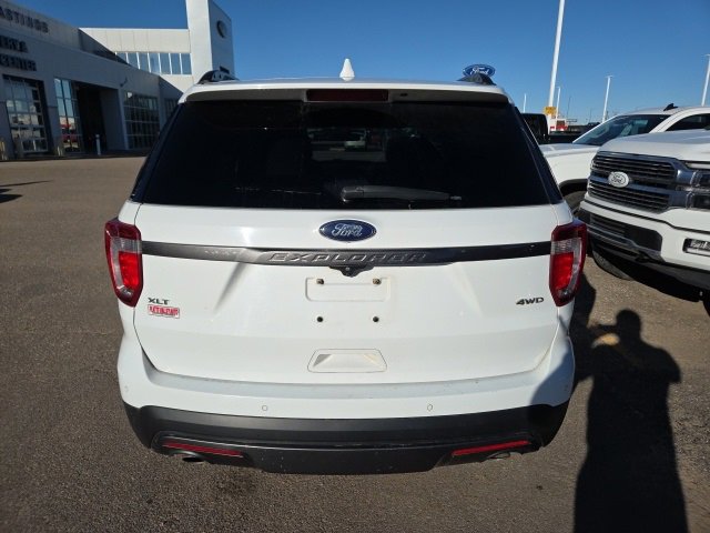 Used 2017 Ford Explorer XLT w/ Equipment Group 202A image 4