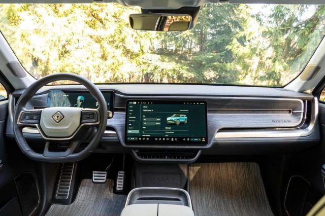 Used 2024 Rivian R1S Launch Edition image 17