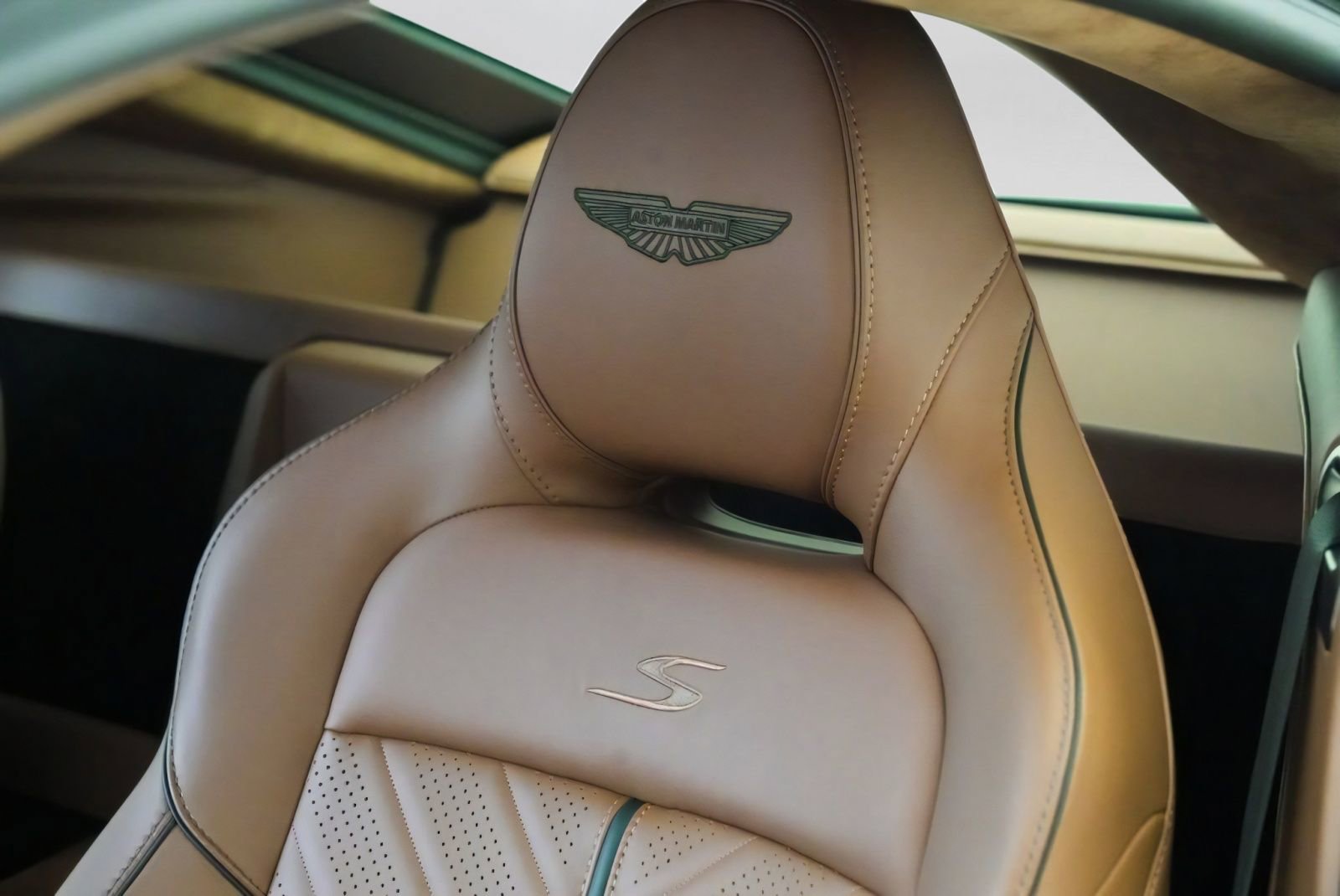 New 2026 Aston Martin V8 Vantage S RWD image 4