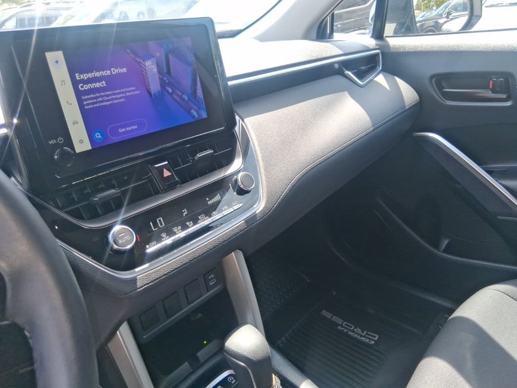 Used 2024 Toyota Corolla Cross LE AWD/4WD image 18