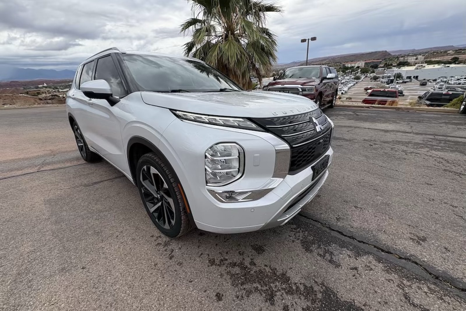 Used 2022 Mitsubishi Outlander SEL AWD/4WD image 7