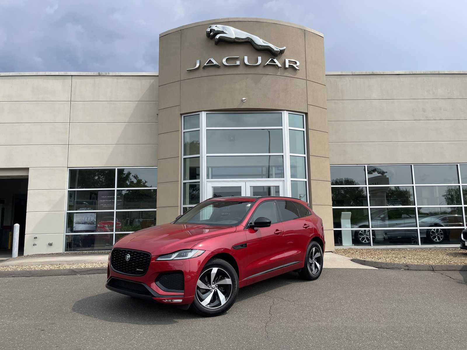 Certified 2024 Jaguar F-PACE R-Dynamic S image 1