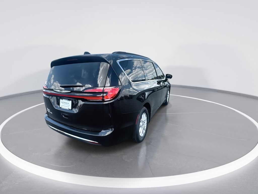 Used 2022 Chrysler Pacifica Touring-L FWD image 8
