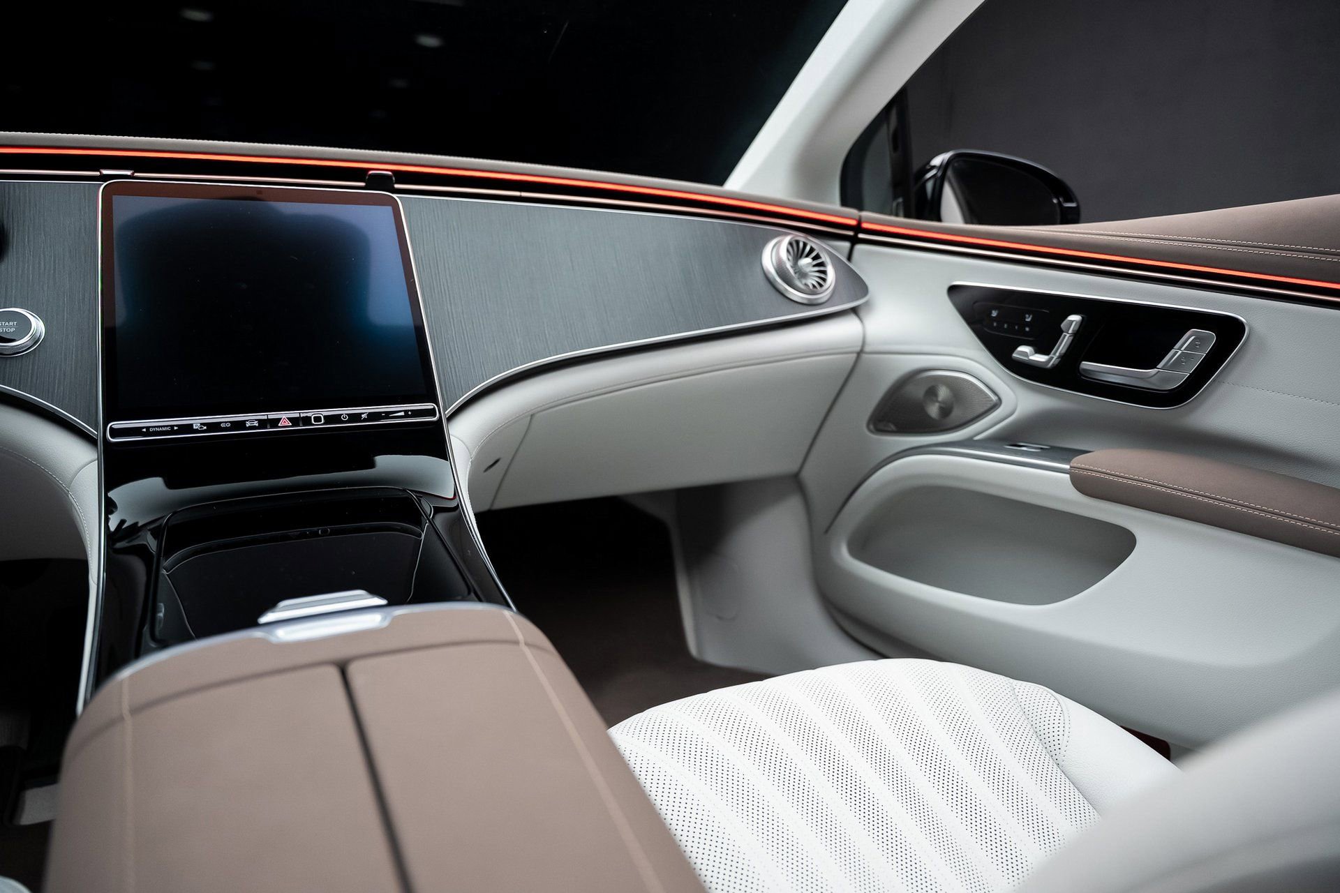 Used 2023 Mercedes-Benz EQS 450+ Sedan w/ AMG Line Exterior Package image 40