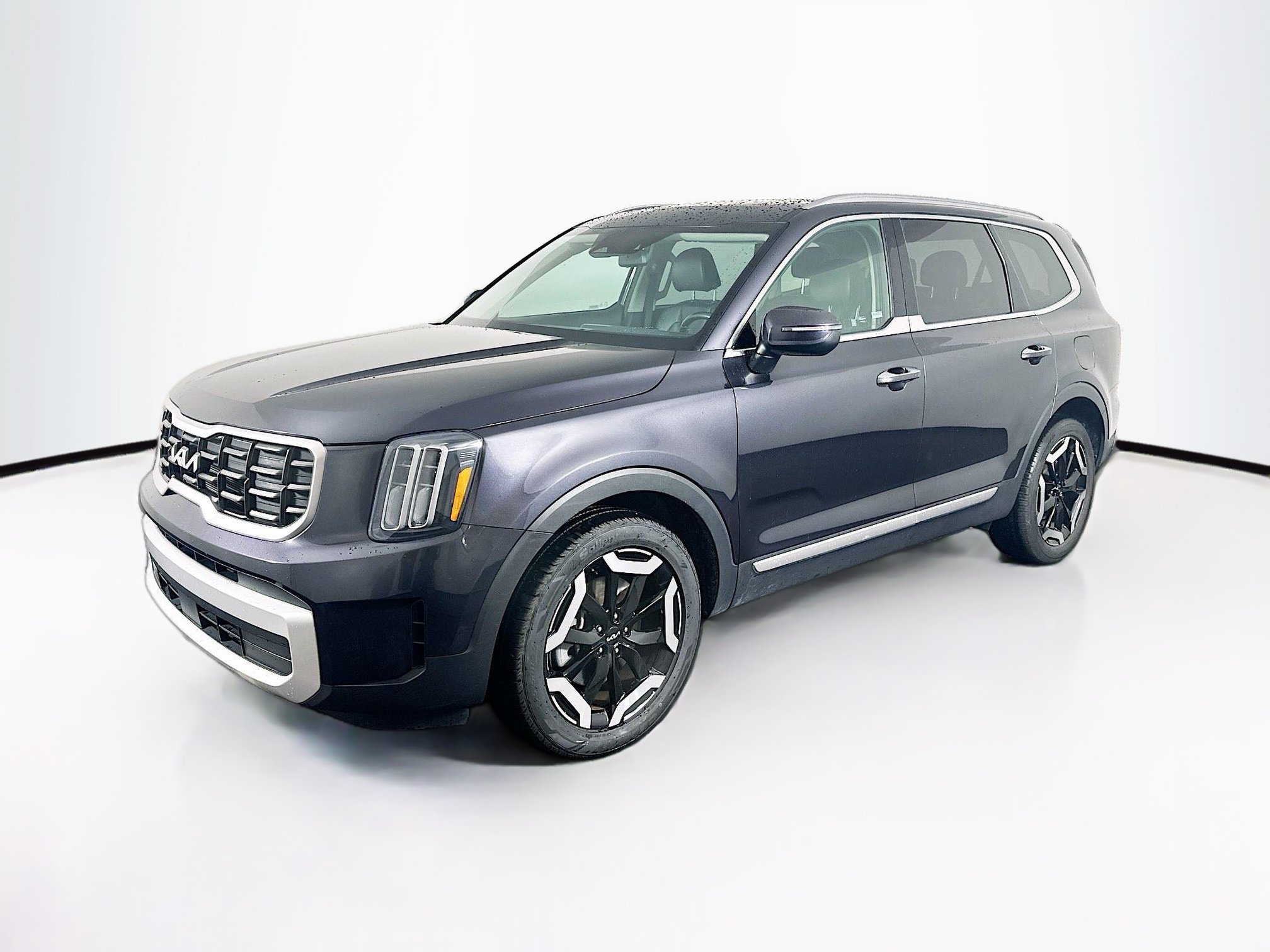 Used 2025 Kia Telluride S FWD image 3