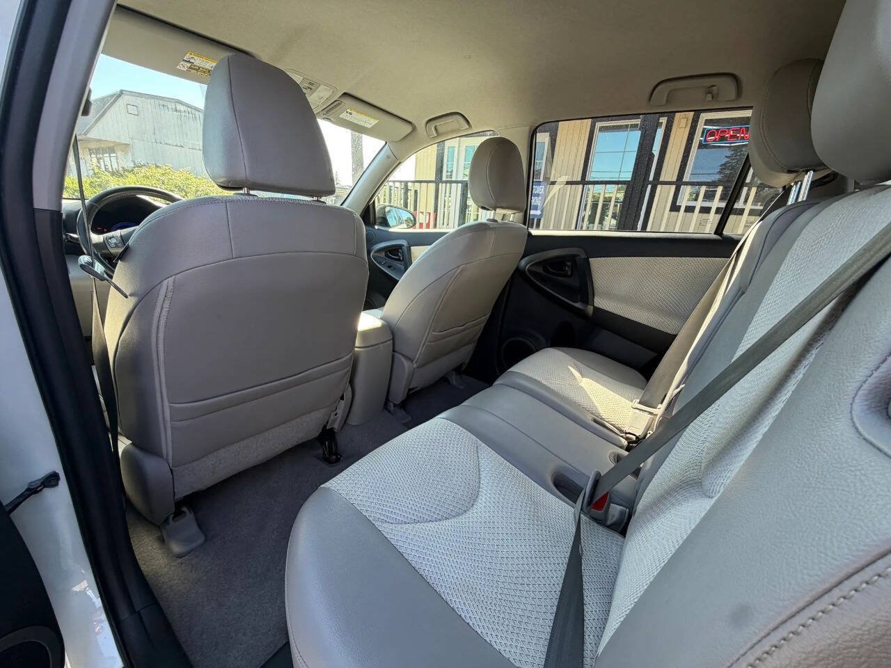 Used 2014 Toyota RAV4 EV FWD image 16